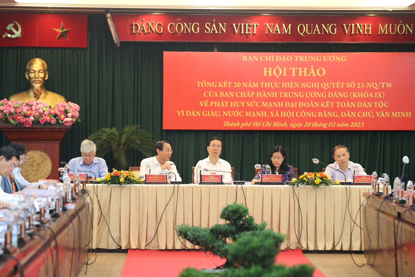 Thường trực Ban Bí thư Võ Văn Thưởng (giữa) chủ trì hội thảo. Ảnh: Ngô Tùng