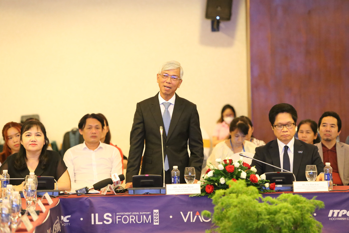 Phó chủ tịch Võ Văn Hoan.