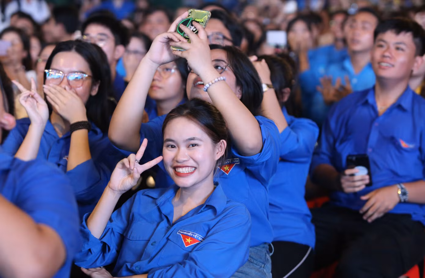 Đông đảo các đoàn viên thanh niên đến với buổi vinh danh các điển hình trong hoạt động tình nguyện.