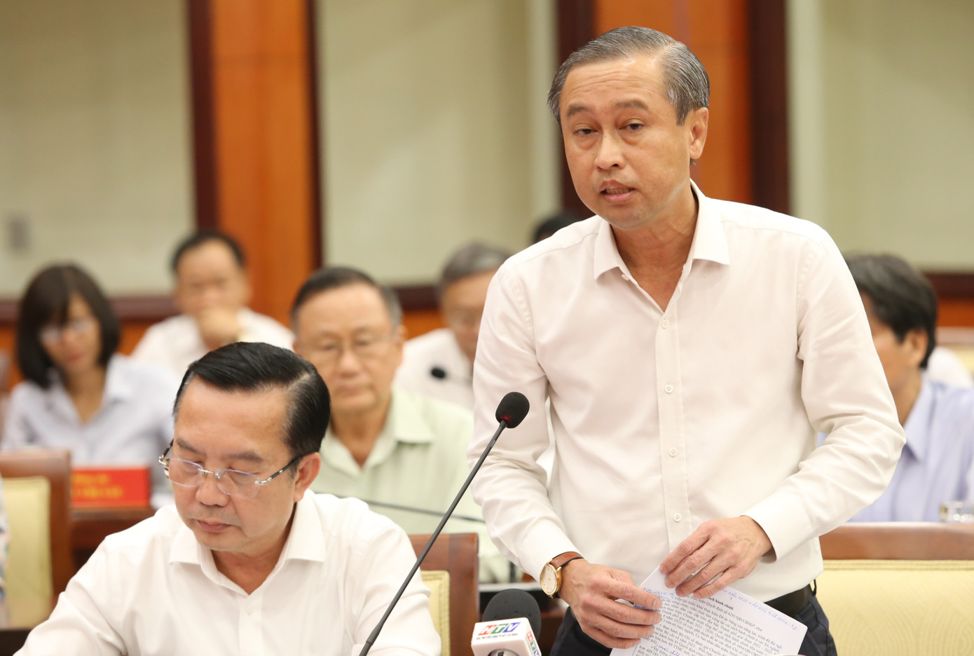 Giám đốc Sở Nội vụ Huỳnh Thanh Nhân trao đổi tại hội nghị. Ảnh: Ngô Tùng. Giám đốc Sở Nội vụ Huỳnh Thanh Nhân trao đổi tại hội nghị. Ảnh: Ngô Tùng.