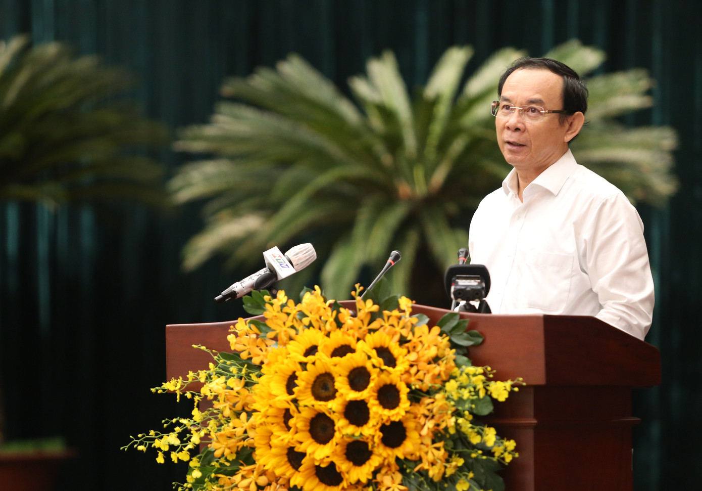 Bí thư Thành ủy TPHCM Nguyễn Văn Nên phát biểu khai mạc hội nghị. Ảnh: Ngô Tùng