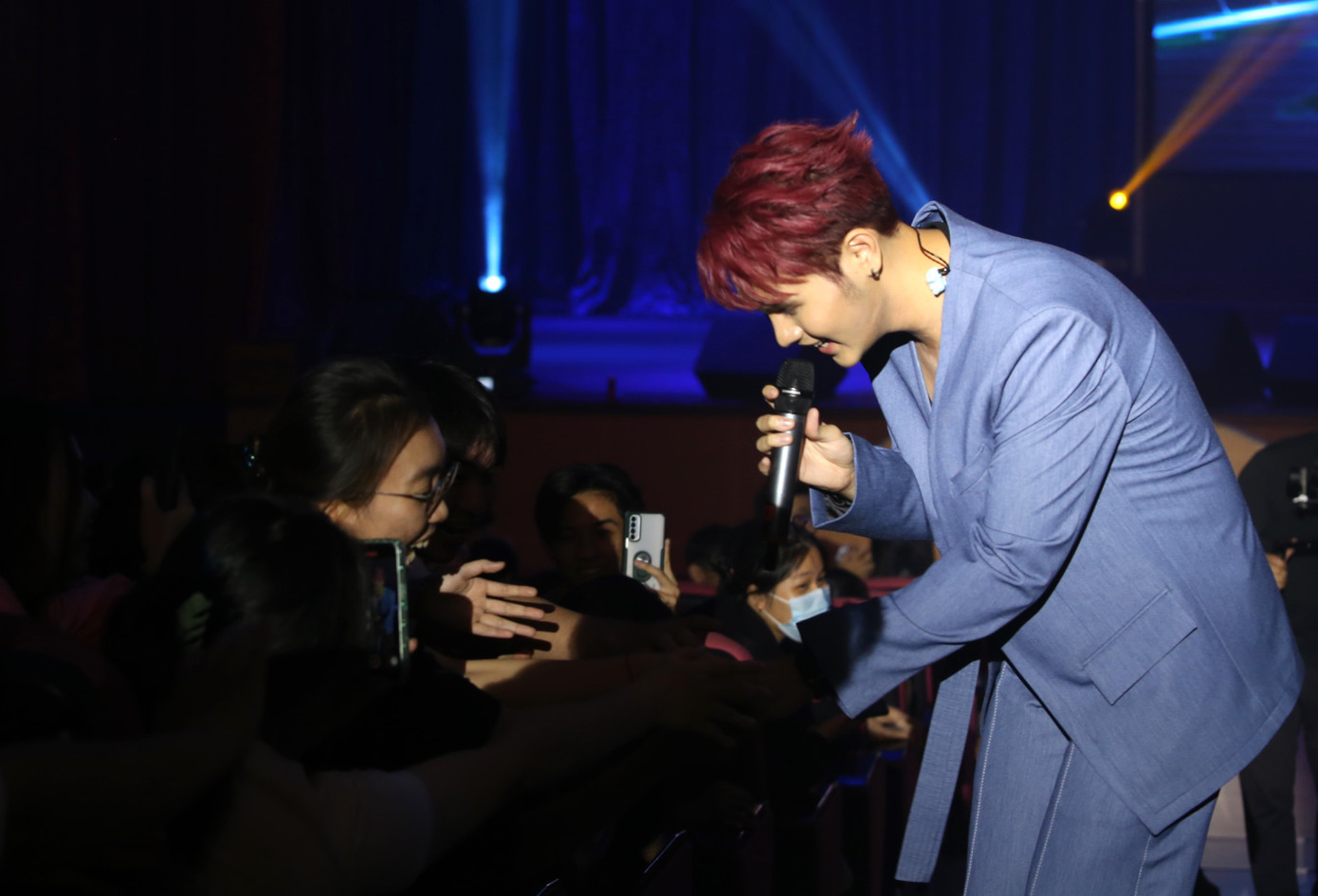 Xen kẽ các tiết mục trình diễn của các trường là phần góp giọng, giao lưu của các nghệ sĩ khách mời đồng thời là thành viên Ban giám khảo vòng lưu diễn này. Á quân Vietnam Idol 2023 Lâm Phúc xuống dưới hội trường gặp gỡ, giao lưu với các bạn sinh viên.