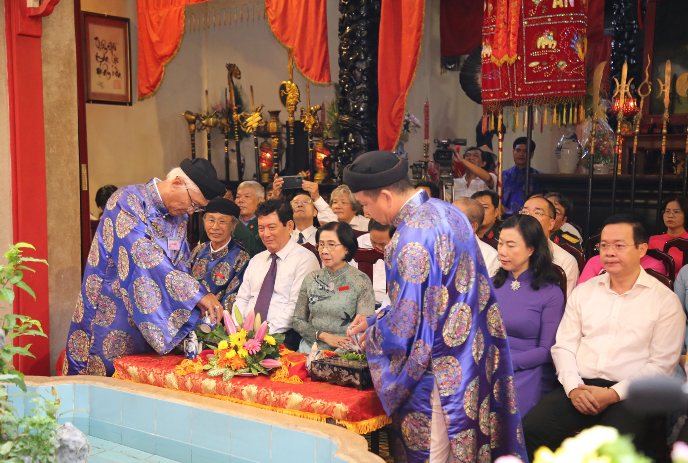 Nghi thức mời trầu, mời rượu, tặng lộc trong lễ giỗ. Nghi thức mời trầu, mời rượu, tặng lộc trong lễ giỗ.