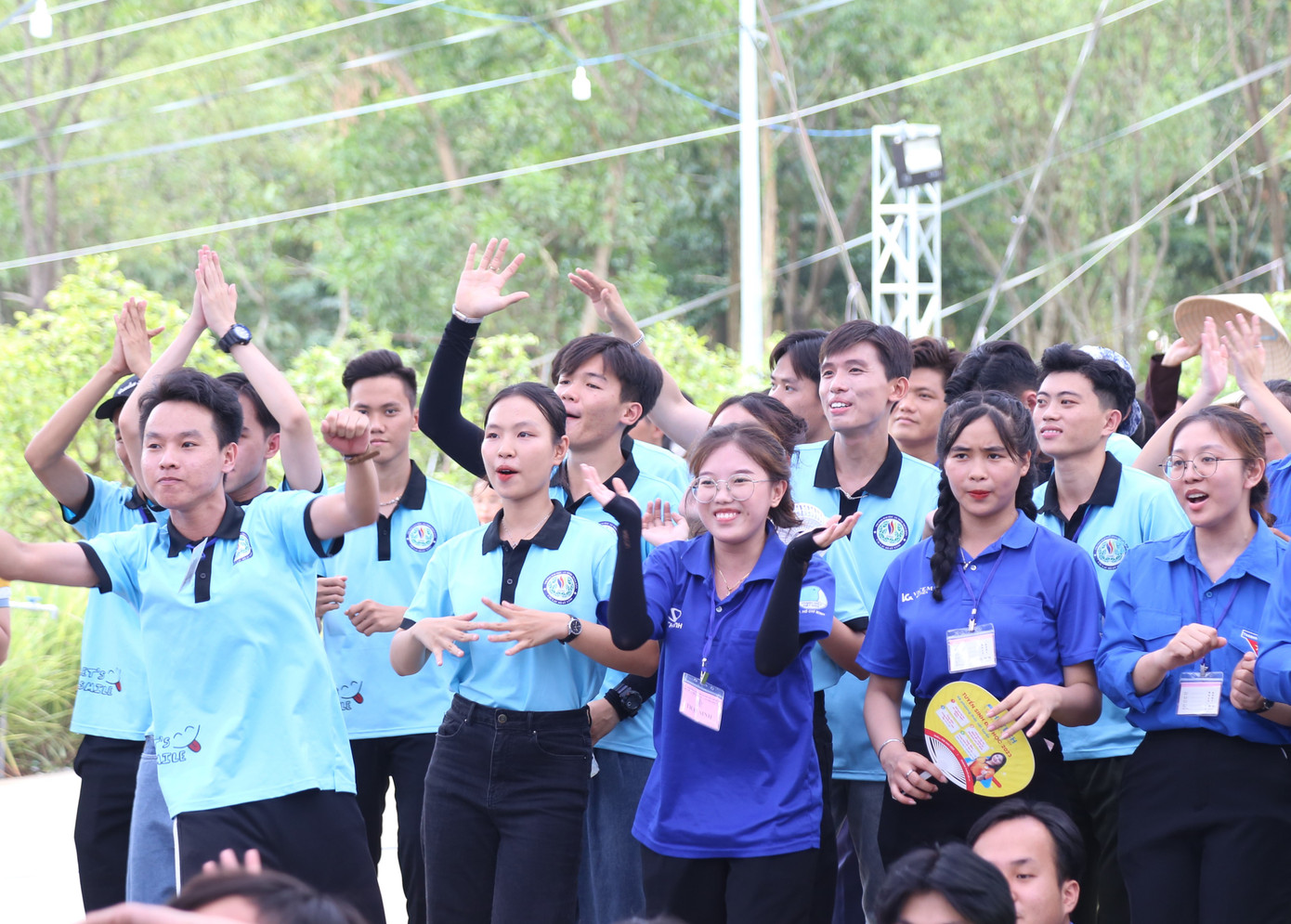 Bạn trẻ hào hứng tham gia các trò chơi vận động tập thể xuyên suốt kỳ hội trại.