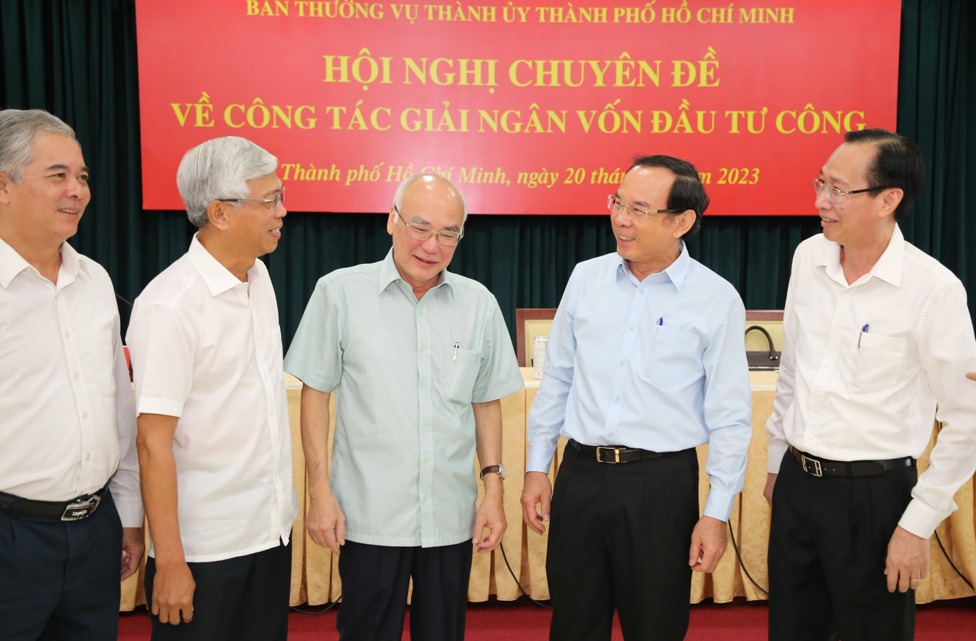 Bí thư Nguyễn Văn Nên cùng các lãnh đạo thành phố tại buổi họp chuyên đề. Bí thư Nguyễn Văn Nên cùng các lãnh đạo thành phố tại buổi họp chuyên đề.