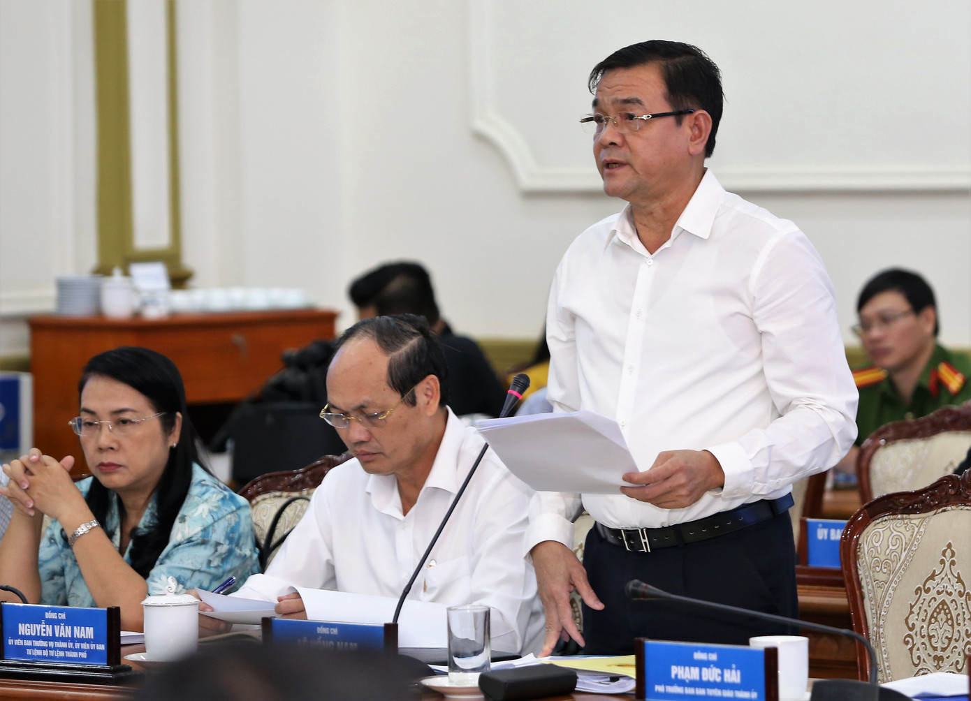 Giám đốc Công an TPHCM Lê Hồng Nam thông tin một số vấn đề an ninh trật tự tại phiên họp. Ảnh: Ngô Tùng Giám đốc Công an TPHCM Lê Hồng Nam thông tin một số vấn đề an ninh trật tự tại phiên họp. Ảnh: Ngô Tùng