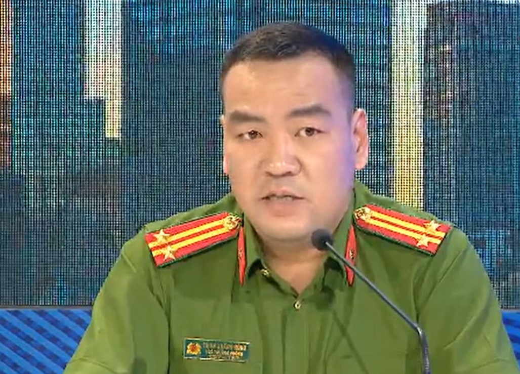 Trung tá Trịnh Khánh Hùng trao đổi tại chương trình. (Ảnh chụp màn hình) Trung tá Trịnh Khánh Hùng trao đổi tại chương trình. (Ảnh chụp màn hình)