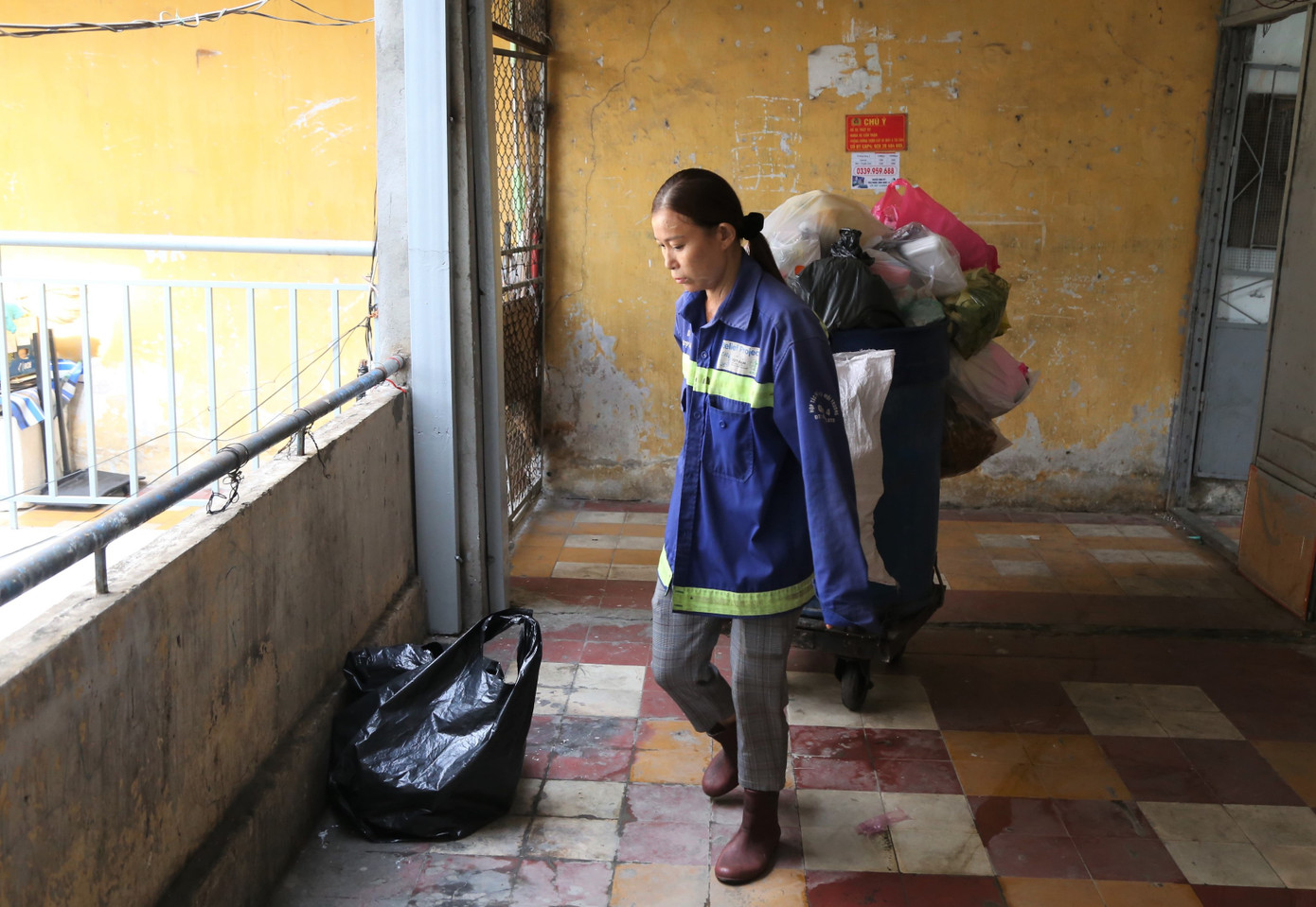 "Đam mê thì không phân biệt tuổi tác, xấu đẹp, đam mê vào máu và muốn theo đuổi đến cùng. Mỗi người có một đam mê, tôi có đam mê hát thôi. Tôi muốn làm điều gì đó để mẹ tự hào về con gái", chị Sự trải lòng.