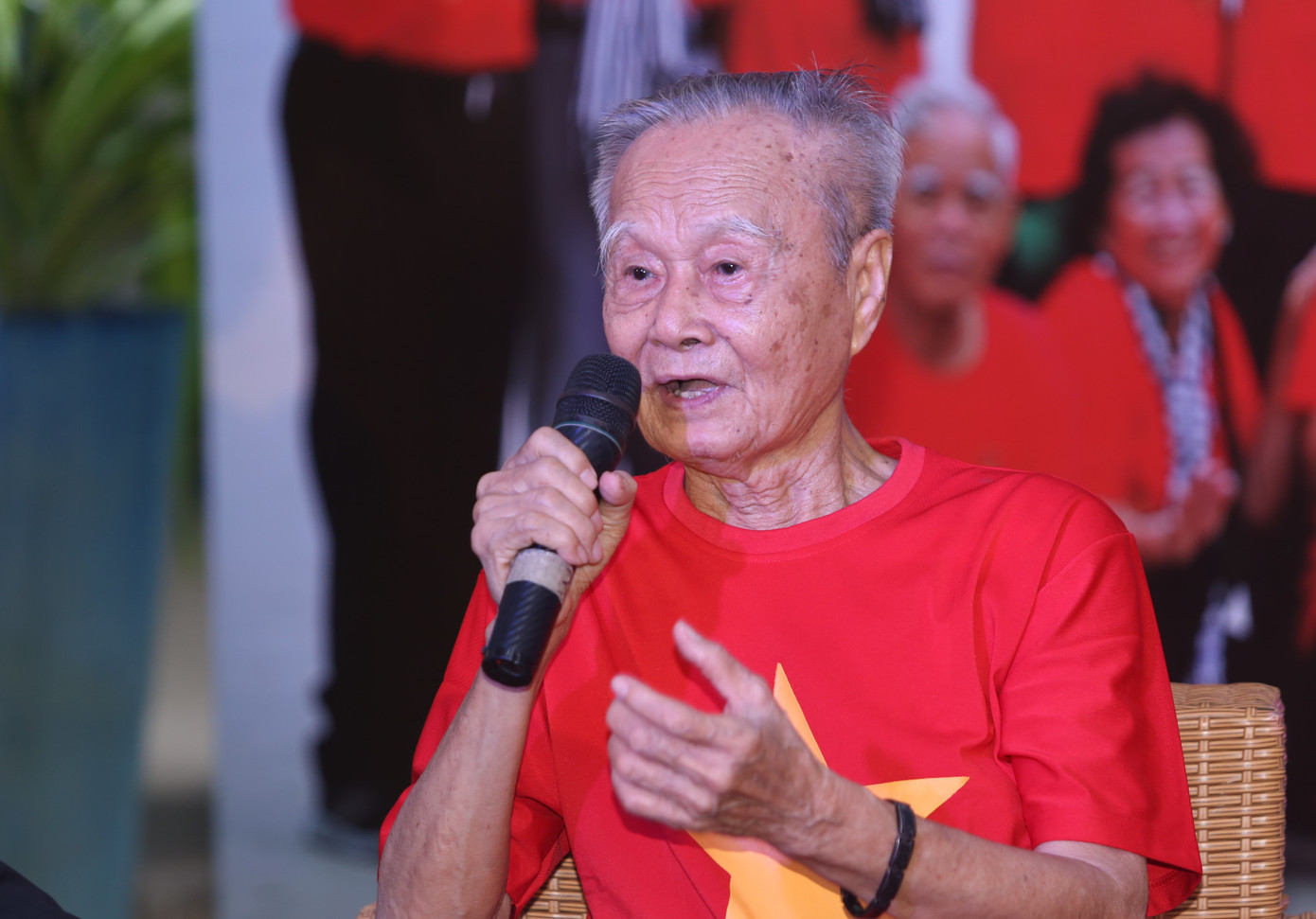 Người tử tù năm xưa Lê Hồng Tư chia sẻ những tâm huyết của mình. Ảnh: Ngô Tùng. Người tử tù năm xưa Lê Hồng Tư chia sẻ những tâm huyết của mình. Ảnh: Ngô Tùng.