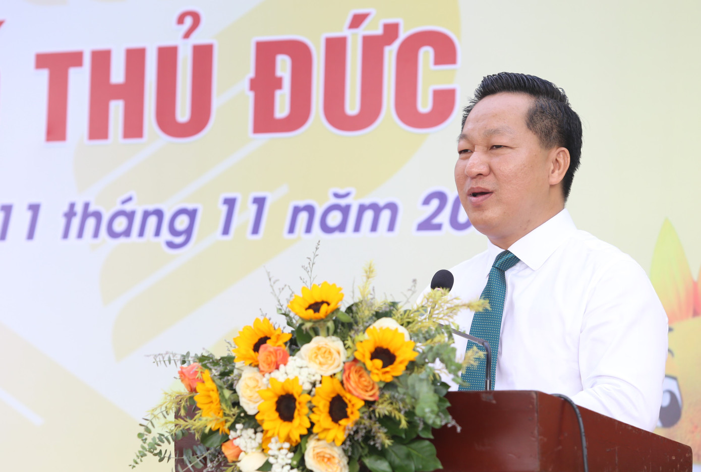 Chủ tịch UBND TP. Thủ Đức Hoàng Tùng bày tỏ tin tưởng trung tâm sẽ đẩy mạnh giải quyết thủ tục hành chính cho người dân, doanh nghiệp trên địa bàn. Ảnh: Ngô Tùng Chủ tịch UBND TP. Thủ Đức Hoàng Tùng bày tỏ tin tưởng trung tâm sẽ đẩy mạnh giải quyết thủ tục hành chính cho người dân, doanh nghiệp trên địa bàn. Ảnh: Ngô Tùng