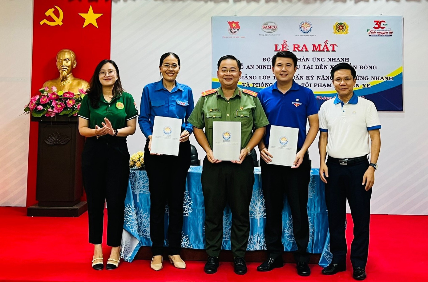 Đoàn Thanh niên Công an TPHCM cùng các đơn vị phối hợp huấn luyện, bồi dưỡng kiến thức ANTT cho thành niên khu vực địa bàn dân cư.