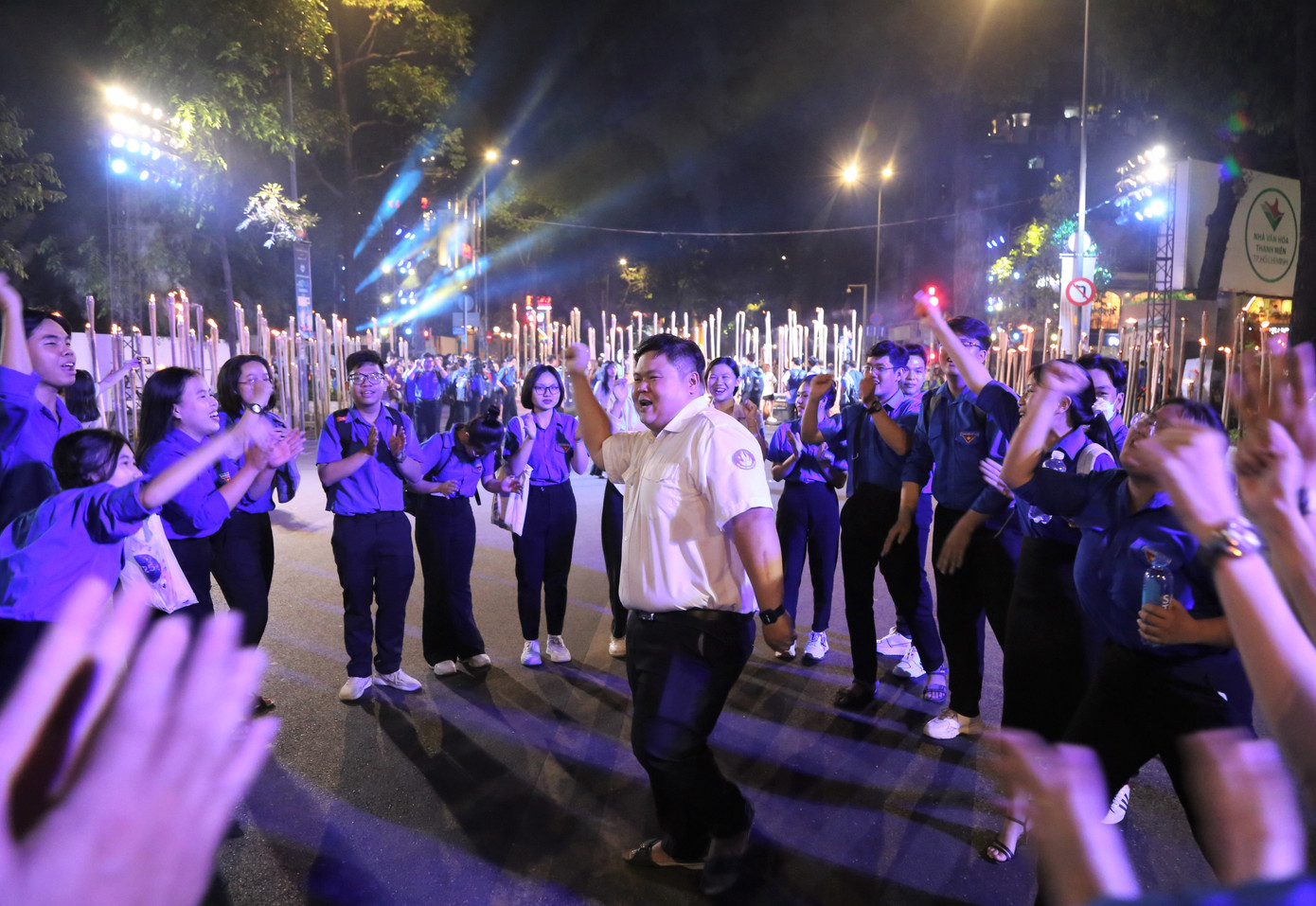 Các bạn đoàn viên thanh niên hào hứng hòa vào không gian Lễ hội Thanh niên.