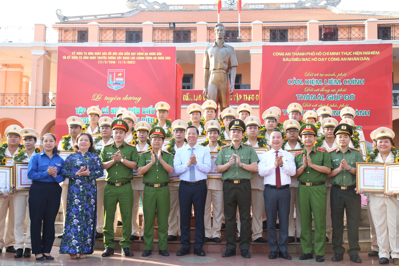 75 tập thể, cá nhân tiêu biểu được tuyên dương.