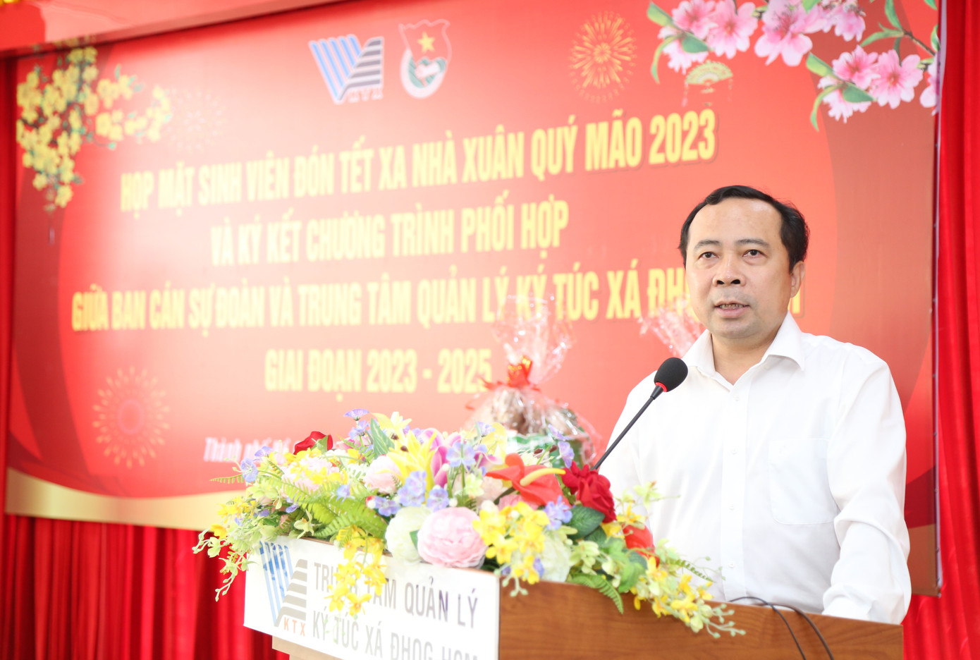 PGS.TS Vũ Hải Quân chia sẻ tại buổi họp mặt. Ảnh: Ngô Tùng PGS.TS Vũ Hải Quân chia sẻ tại buổi họp mặt. Ảnh: Ngô Tùng