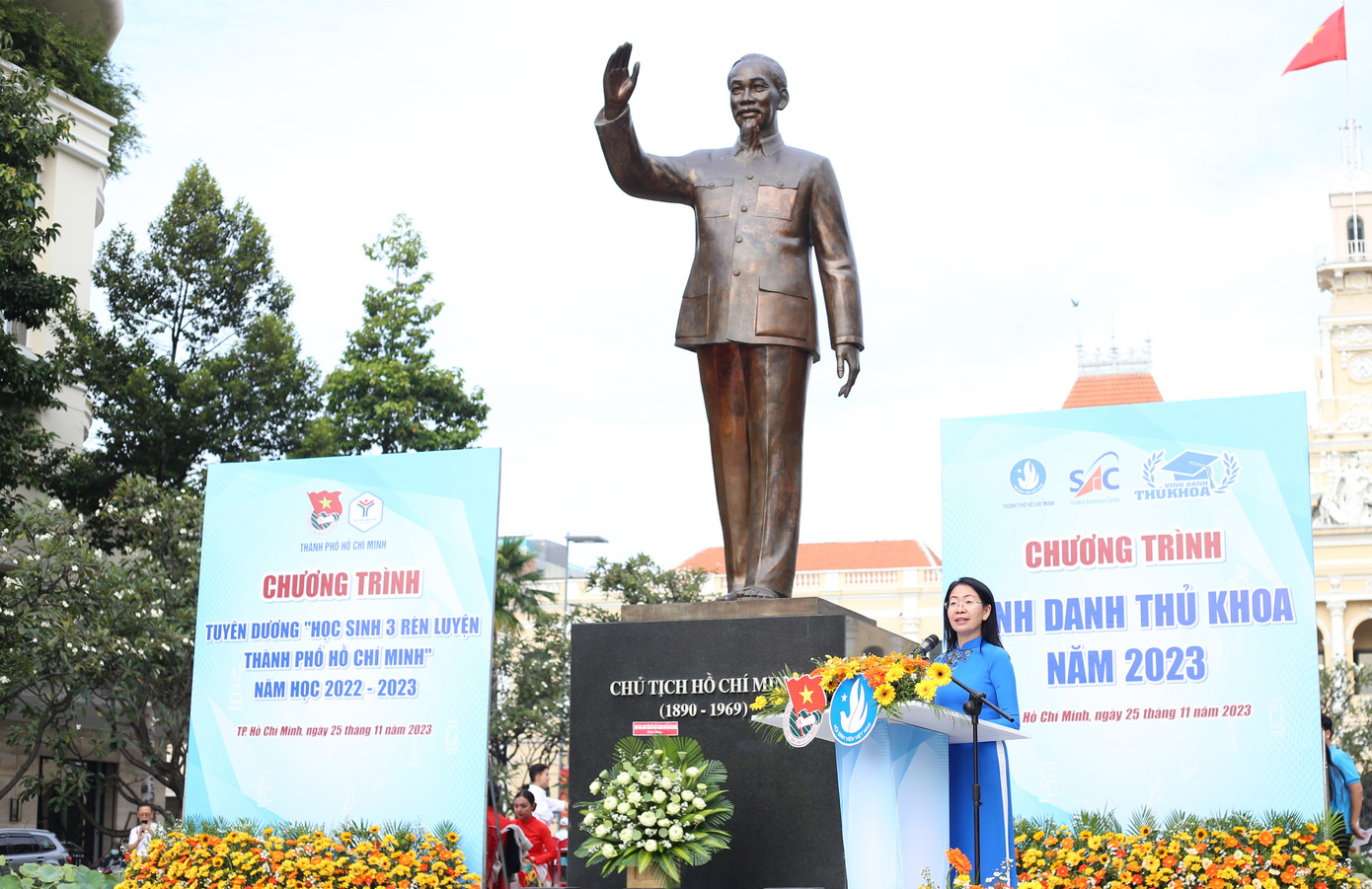 Bí thư Thành Đoàn TPHCM Phan Thị Thanh Phương phát biểu chúc mừng các bạn trẻ.