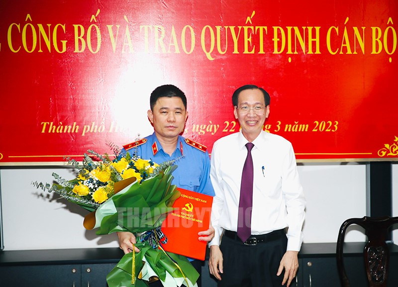 Trưởng ban Nội chính Thành ủy TPHCM Lê Thanh Liêm trao quyết định và chúc mừng ông Nguyễn Đức Thái giữ nhiệm vụ Bí thư Ban Cán sự Đảng Viện KSND TPHCM. Ảnh: Hcmcpv.org.vn Trưởng ban Nội chính Thành ủy TPHCM Lê Thanh Liêm trao quyết định và chúc mừng ông Nguyễn Đức Thái giữ nhiệm vụ Bí thư Ban Cán sự Đảng Viện KSND TPHCM. Ảnh: Hcmcpv.org.vn
