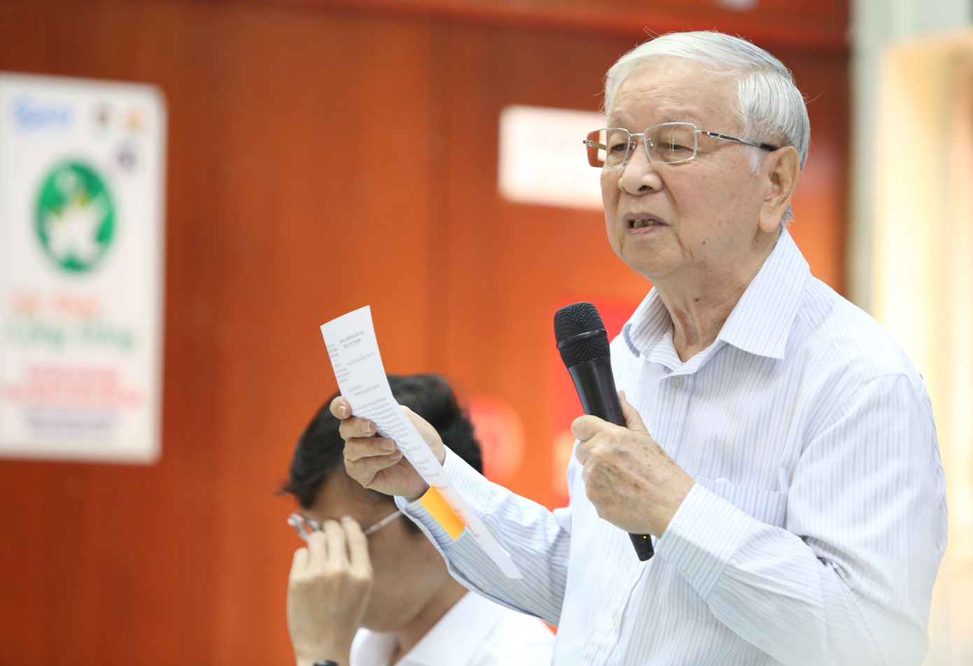 Nguyên Trưởng ban quản lý SHTP Phạm Chánh Trực góp ý tại buổi làm việc. Ảnh: Ngô Tùng