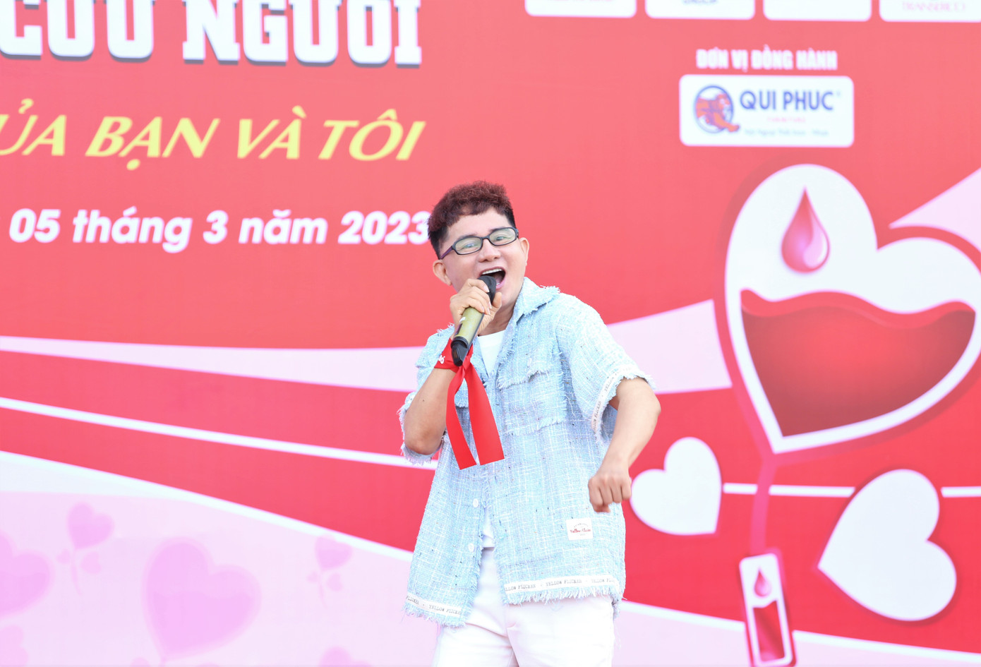 Các ca sĩ, nghệ sĩ mang đến không khí sôi động, hào hứng tại Chủ nhật Đỏ. Ảnh: Ngô Tùng