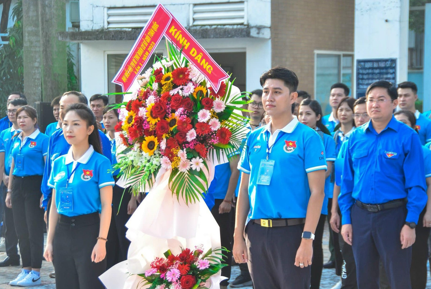 Cùng đó, Ban tổ chức hội thi cùng thí sinh cũng đã dâng hoa tại Tượng đài Anh hùng Lý Tự Trọng trong khuôn viên Trường Đoàn Lý Tự Trọng. Ảnh: Thành Đoàn TPHCM Cùng đó, Ban tổ chức hội thi cùng thí sinh cũng đã dâng hoa tại Tượng đài Anh hùng Lý Tự Trọng trong khuôn viên Trường Đoàn Lý Tự Trọng. Ảnh: Thành Đoàn TPHCM