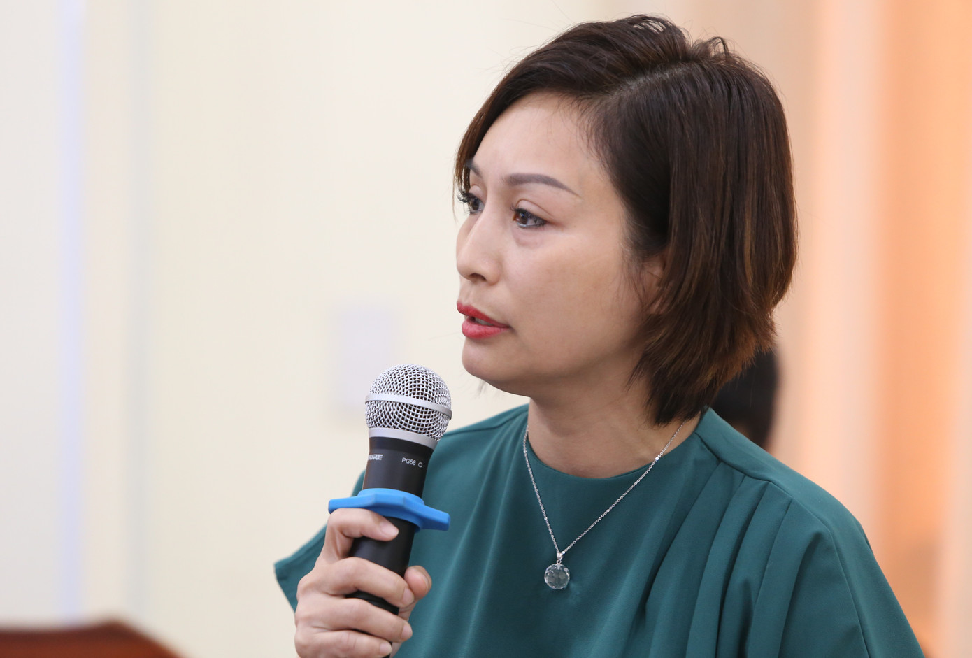 Phó Chủ tịch Ủy ban MTTQ quận 10 Trần Thanh Ngọc trao đổi tại buổi họp. Ảnh: Ngô Tùng Phó Chủ tịch Ủy ban MTTQ quận 10 Trần Thanh Ngọc trao đổi tại buổi họp. Ảnh: Ngô Tùng