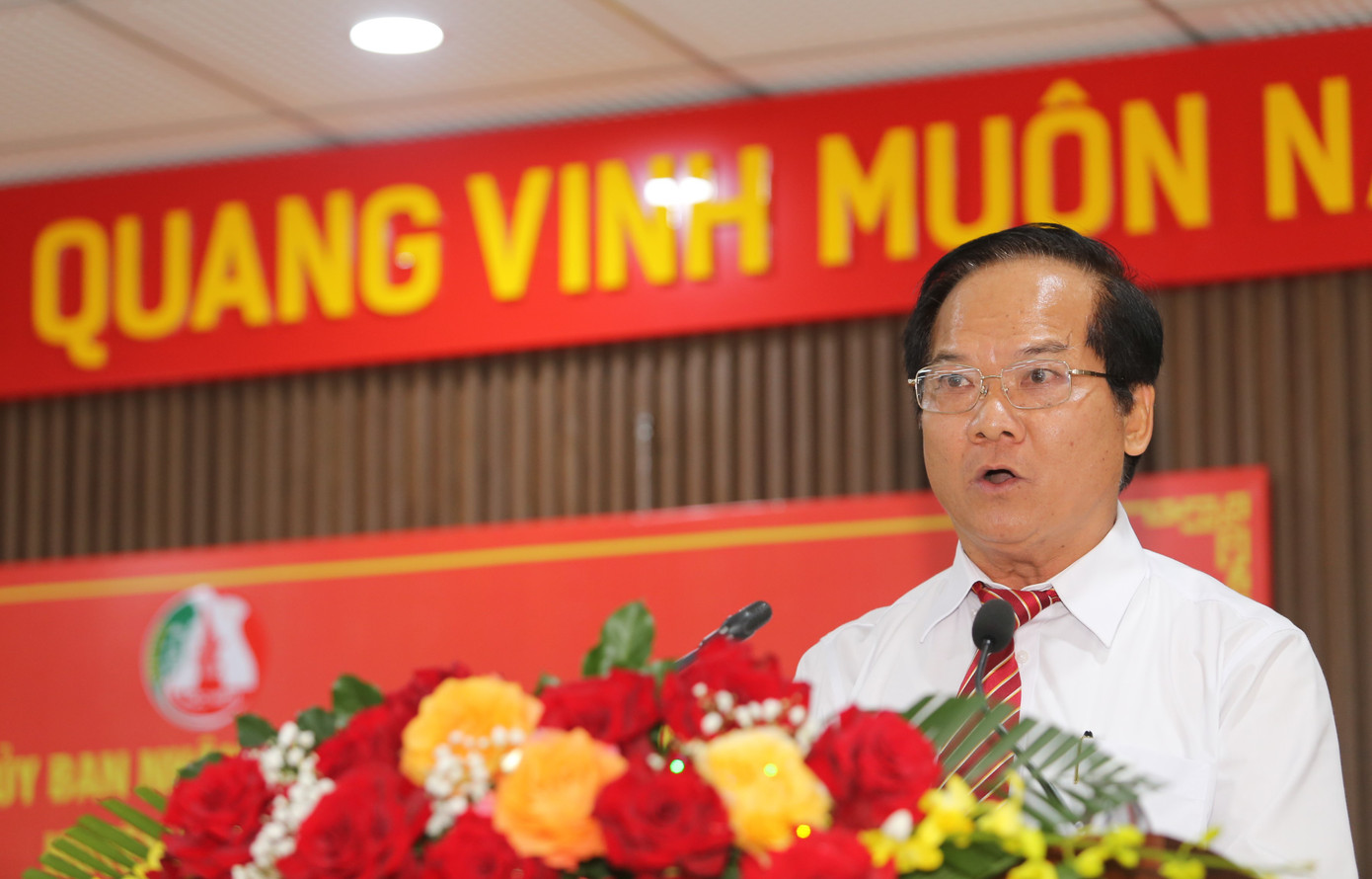 Bí thư Huyện ủy Hóc Môn Trần Văn Khuyên phát biểu gợi nhắc khí thế hào hùng của cuộc khởi nghĩa Nam Kỳ 83 năm trước.