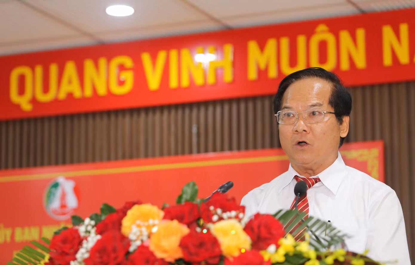 Bí thư Huyện ủy Hóc Môn Trần Văn Khuyên phát biểu gợi nhắc khí thế hào hùng của cuộc khởi nghĩa Nam Kỳ 83 năm trước.