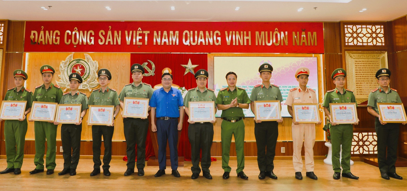 Đoàn viên Công an TPHCM đồng loạt triển khai 'Mỗi ngày làm một việc tốt vì nhân dân' ảnh 2 Đoàn viên Công an TPHCM đồng loạt triển khai 'Mỗi ngày làm một việc tốt vì nhân dân' ảnh 2