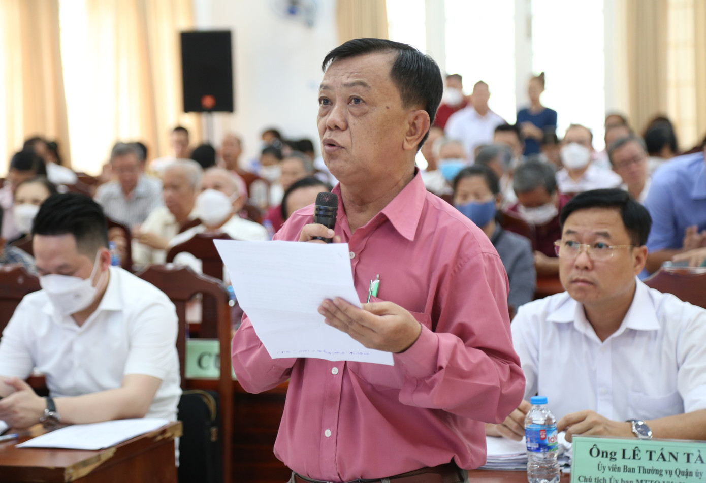 Cử tri quận 5 trao đổi với các ĐBQH. Ảnh: Ngô Tùng Cử tri quận 5 trao đổi với các ĐBQH. Ảnh: Ngô Tùng