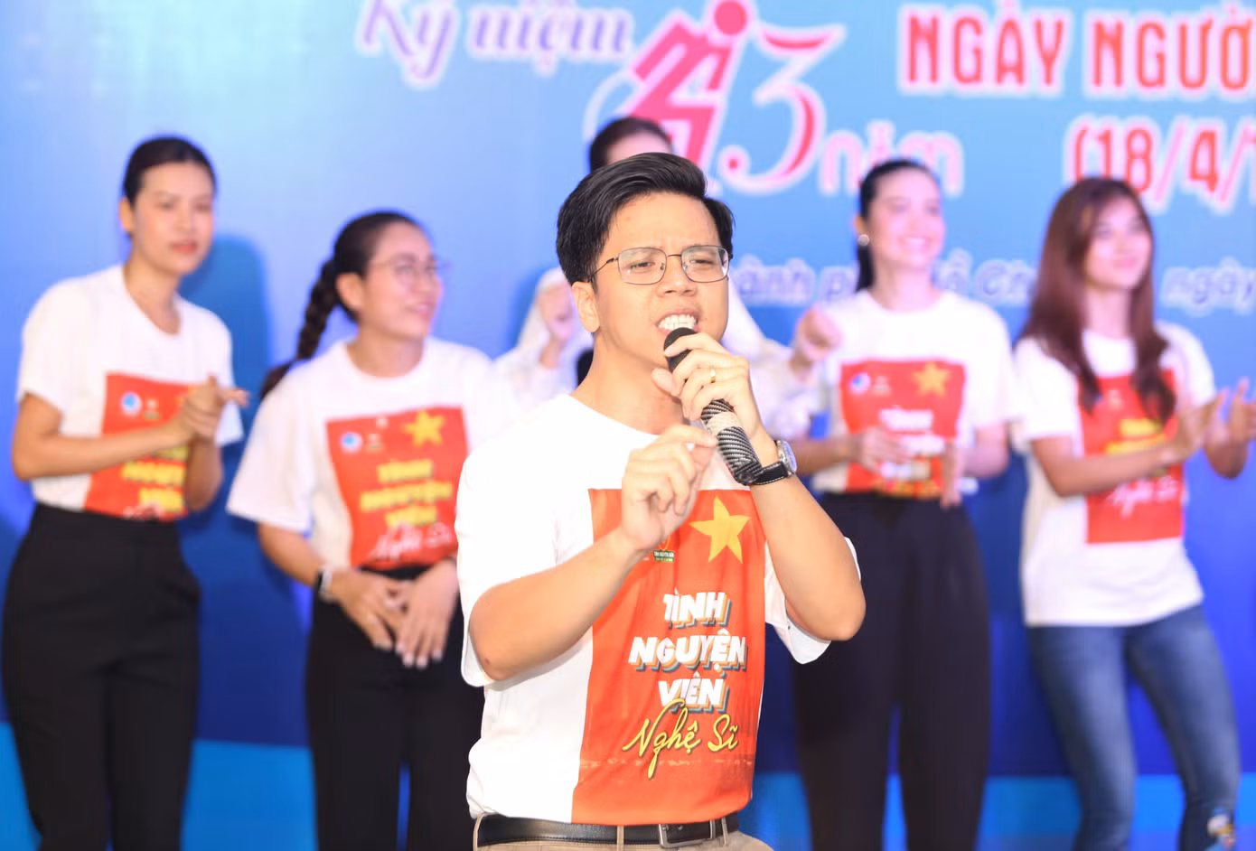 Thầy giáo 9x Nguyễn Thái Dương góp vui với ca khúc tự sáng tác "Thành phố gì kỳ".