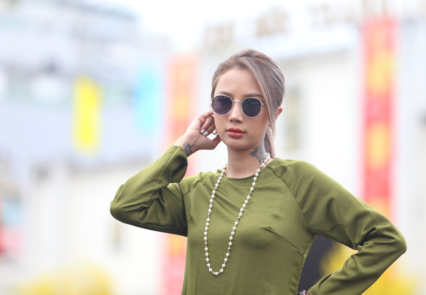 Cô gái với diện mạo &quot;cool ngầu&quot; bên khu chợ nổi tiếng bậc nhất TPHCM.