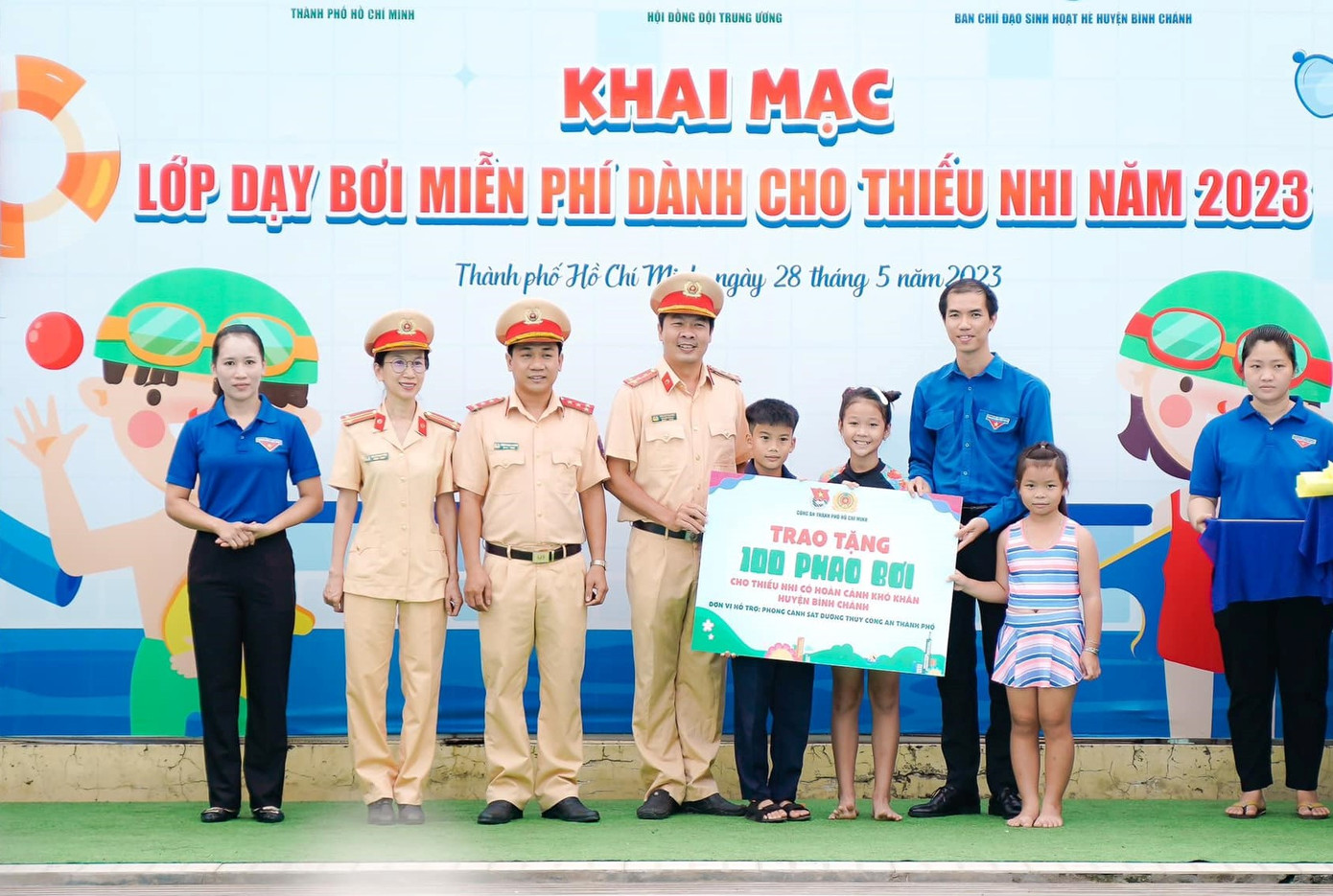 Hoạt động nhằm hưởng ứng Tháng hành động vì trẻ em năm 2023 với chủ đề “Chung tay giảm thiểu tổn hại trẻ em”, tạo điều kiện giúp các em thiếu nhi có sân chơi bổ ích để rèn luyện sức khỏe, trang bị kỹ năng thoát hiểm khi gặp tình huống khẩn cấp.