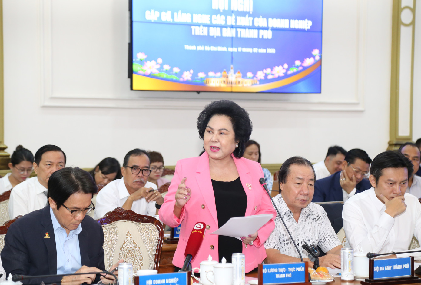 Chủ tịch Hội Lương thực - thực phẩm TPHCM Lý Kim Chi - trao đổi tại hội nghị (ảnh: Ngô Tùng).