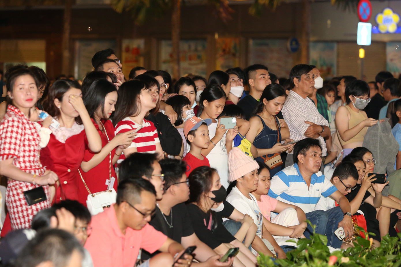 Thời điểm này, Lễ hội Âm nhạc quốc tế Hò Dô (Hozo) đang diễn ra ở trung tâm TPHCM càng thu hút người dân và du khách. Thời điểm này, Lễ hội Âm nhạc quốc tế Hò Dô (Hozo) đang diễn ra ở trung tâm TPHCM càng thu hút người dân và du khách.