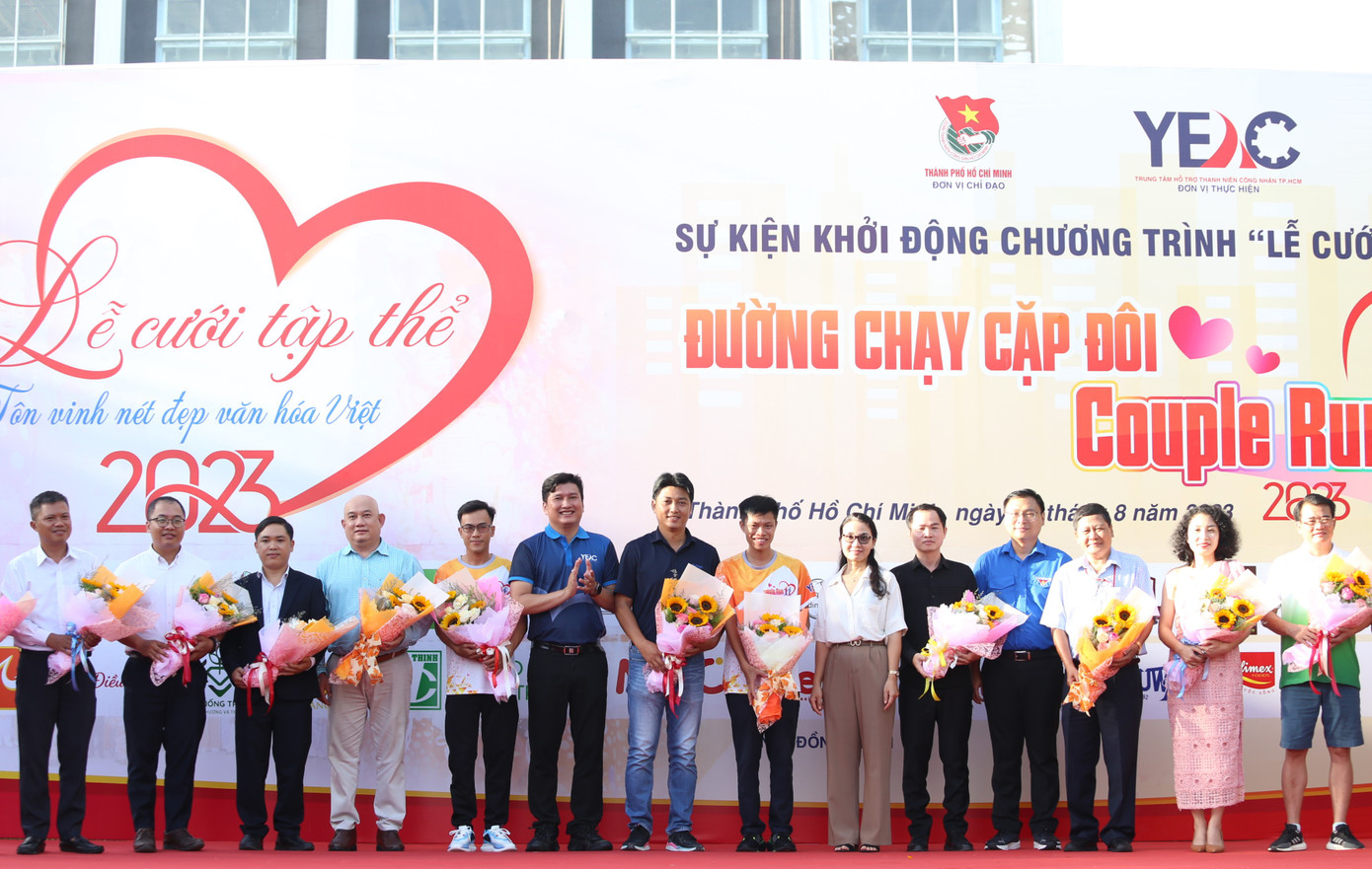 Tại buổi chạy bộ, BTC đã tri ân các cơ quan, đơn vị, cá nhân đóng góp tích cực cho đường chạy cũng như công tác tổ chức lễ cưới tập thể năm nay. Hiện nay, Thành Đoàn TPHCM, Ban tổ chức vẫn tiếp tục tiếp nhận hồ sơ đăng ký, giới thiệu cặp đôi tham gia lễ cưới cũng như tiếp tục tiếp nhận tấm lòng sẻ chia, đồng hành hỗ trợ của các cơ quan, doanh nghiệp. Tại buổi chạy bộ, BTC đã tri ân các cơ quan, đơn vị, cá nhân đóng góp tích cực cho đường chạy cũng như công tác tổ chức lễ cưới tập thể năm nay. Hiện nay, Thành Đoàn TPHCM, Ban tổ chức vẫn tiếp tục tiếp nhận hồ sơ đăng ký, giới thiệu cặp đôi tham gia lễ cưới cũng như tiếp tục tiếp nhận tấm lòng sẻ chia, đồng hành hỗ trợ của các cơ quan, doanh nghiệp.