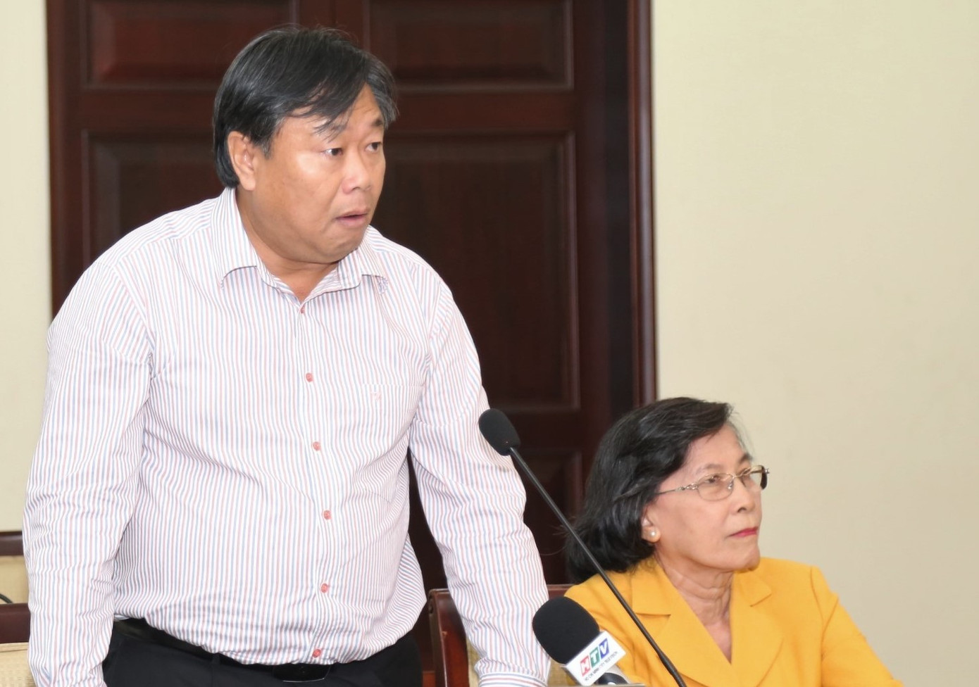 PGS.TS Nguyễn Quốc Dũng trao đổi tại hội thảo. Ảnh: Ngô Tùng.