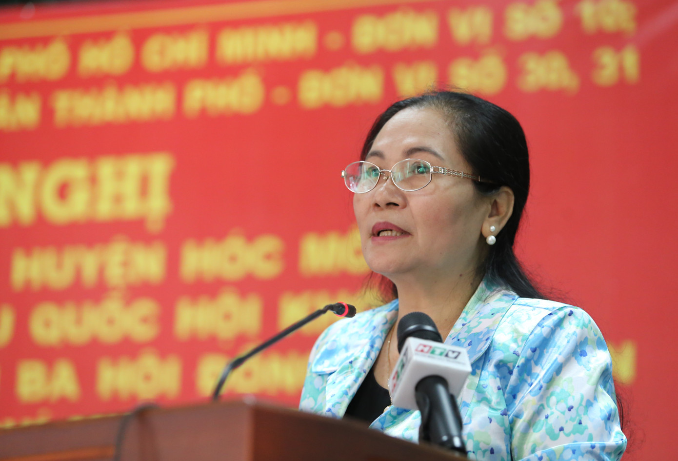 Chủ tịch HĐND TPHCM Nguyễn Thị Lệ trao đổi tại buổi tiếp xúc cử tri. Chủ tịch HĐND TPHCM Nguyễn Thị Lệ trao đổi tại buổi tiếp xúc cử tri.