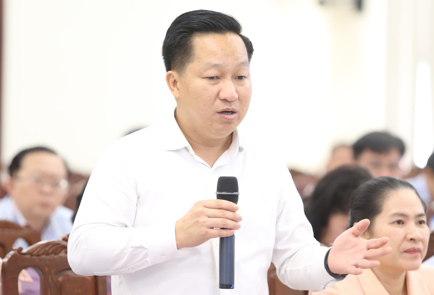 Chủ tịch UBND TP Thủ Đức Hoàng Tùng. Chủ tịch UBND TP Thủ Đức Hoàng Tùng.