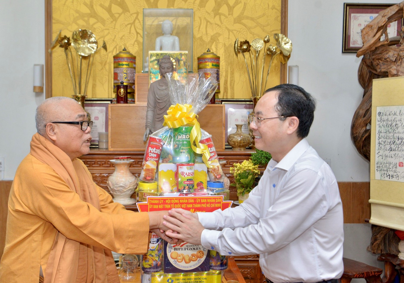 Lãnh đạo TPHCM thăm Hòa thượng Thích Giác Toàn, Phó Chủ tịch Hội đồng trị sự GHPGVN, Viện trưởng Viện Nghiên cứu Phật học Việt Nam. Lãnh đạo TPHCM thăm Hòa thượng Thích Giác Toàn, Phó Chủ tịch Hội đồng trị sự GHPGVN, Viện trưởng Viện Nghiên cứu Phật học Việt Nam.