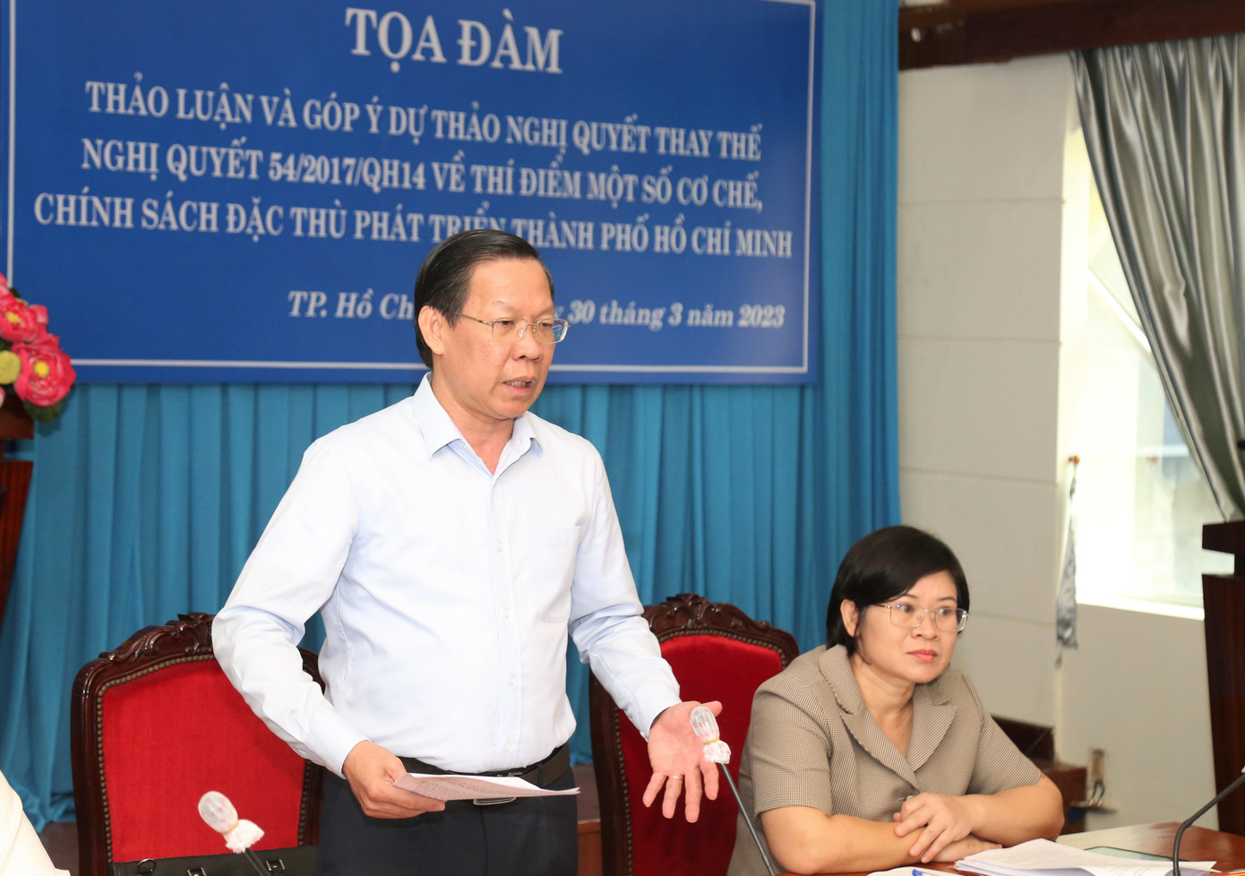 Chủ tịch UBND TPHCM trao đổi tại tọa đàm. Ảnh: Ngô Tùng Chủ tịch UBND TPHCM trao đổi tại tọa đàm. Ảnh: Ngô Tùng