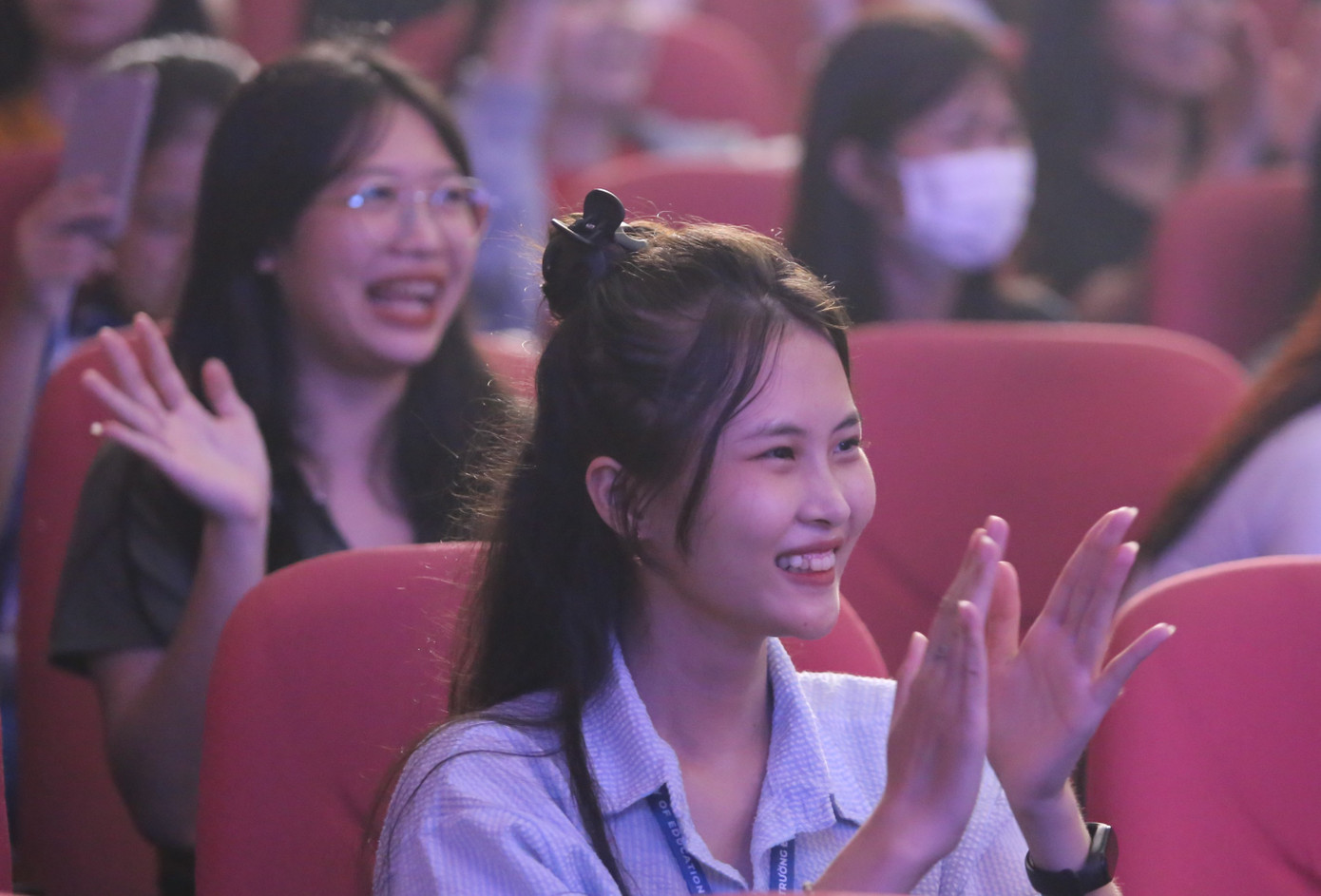 Chương trình mang đến những cảm xúc hân hoan, tươi vui cho các bạn sinh viên.