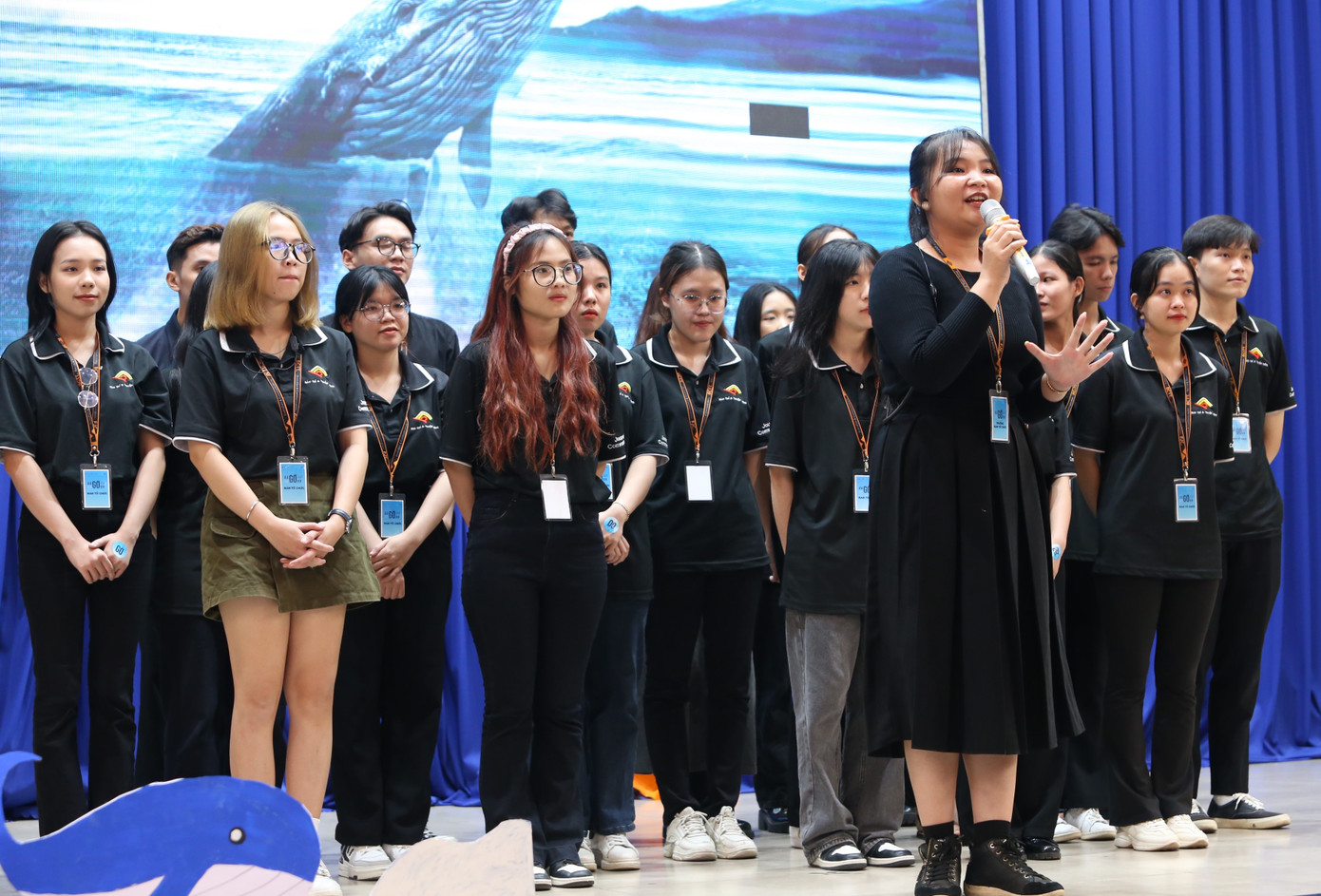 Nhóm các bạn sinh viên năm cuối khoa BC&amp;TT dành nhiều tâm huyết cho buổi sự kiện do chính các bạn tổ chức.