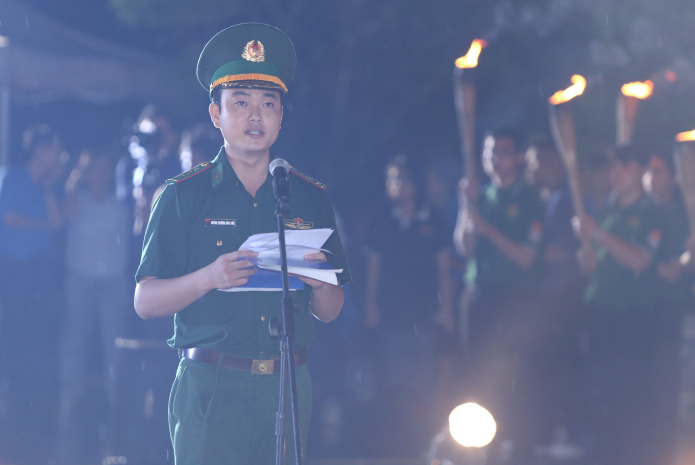 Bày tỏ biết ơn thế hệ cha anh, thừa kế truyền thống kiên cường của các thế hệ Anh hùng liệt sĩ, anh Huỳnh Trương Bảo Sơn - Bí thư Chi đoàn Đồn Biên phòng Long Hòa (huyện Cần Giờ) cho rằng thế hệ tuổi trẻ hôm nay không được lùi bước trước những thách thức của thời đại. "Thế hệ trẻ cần mạnh mẽ bước vào đời, lập thân, lập nghiệp; rèn luyện bản lĩnh của người thanh niên sẵn sàng làm việc khó, sống nhân ái và trung thực; biến mơ ước, mục tiêu trở thành kết quả, mỗi ngày bản thân mỗi tiến bộ hơn, xứng đáng với máu xương của triệu người nằm xuống”, anh Sơn bày tỏ.