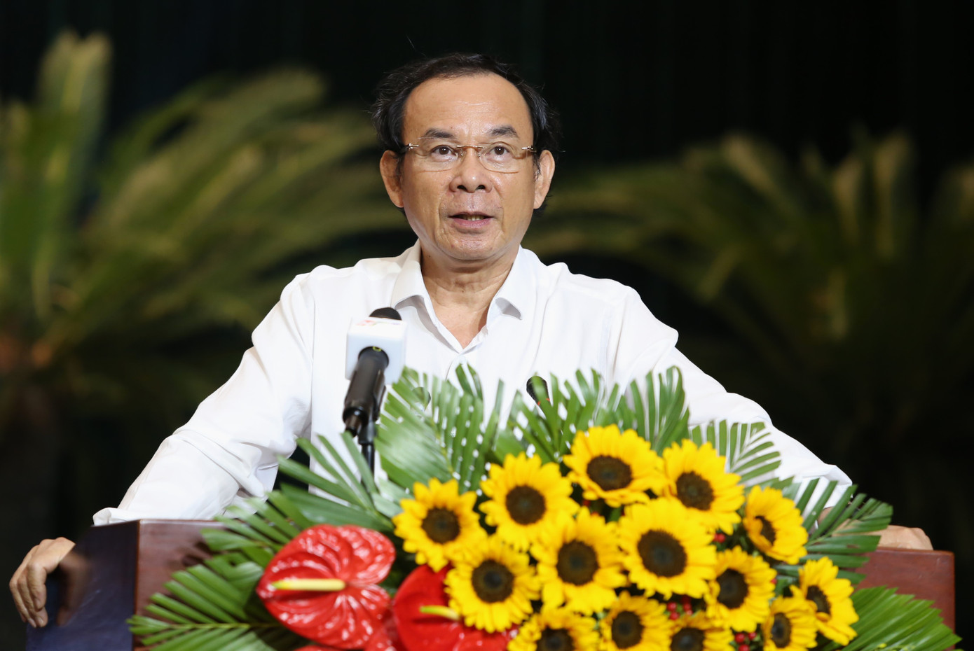 Bí thư Thành ủy TPHCM Nguyễn Văn Nên chia sẻ tại buổi họp mặt.