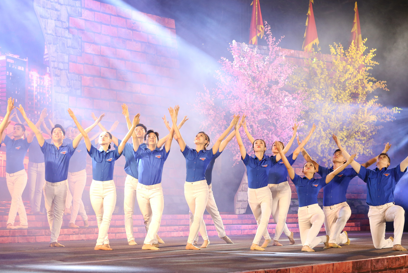 Thế hệ trẻ tiếp bước truyền thống cha anh.