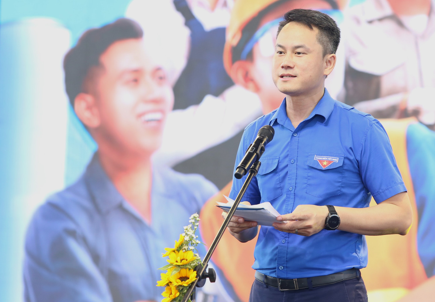 Phát biểu khai mạc ngày hội, anh Nguyễn Kim Quy - Ủy viên Ban Thường vụ Trung ương Đoàn, Phó Chủ tịch Thường trực Trung ương Hội LHTN Việt Nam cho biết, với chủ đề “Thanh niên công nhân - Lan tỏa năng lượng tích cực”, ngày hội là dịp chăm lo, đồng hành với thanh niên các KCN, KCX trong nâng cao đời sống, văn hóa, tinh thần; đồng thời tạo sân chơi lành mạnh, bổ ích và rèn luyện thể chất cho thanh niên; mở rộng mặt trận đoàn kết tập hợp thanh niên, thành lập tổ chức Đoàn TNCS Hồ Chí Minh, Hội Liên hiệp thanh niên Việt Nam tại các KCN, KCX. Phát biểu khai mạc ngày hội, anh Nguyễn Kim Quy - Ủy viên Ban Thường vụ Trung ương Đoàn, Phó Chủ tịch Thường trực Trung ương Hội LHTN Việt Nam cho biết, với chủ đề “Thanh niên công nhân - Lan tỏa năng lượng tích cực”, ngày hội là dịp chăm lo, đồng hành với thanh niên các KCN, KCX trong nâng cao đời sống, văn hóa, tinh thần; đồng thời tạo sân chơi lành mạnh, bổ ích và rèn luyện thể chất cho thanh niên; mở rộng mặt trận đoàn kết tập hợp thanh niên, thành lập tổ chức Đoàn TNCS Hồ Chí Minh, Hội Liên hiệp thanh niên Việt Nam tại các KCN, KCX.