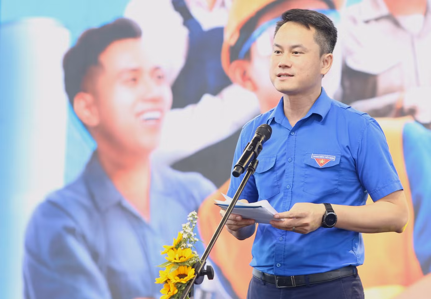 Phát biểu khai mạc ngày hội, anh Nguyễn Kim Quy - Ủy viên Ban Thường vụ Trung ương Đoàn, Phó Chủ tịch Thường trực Trung ương Hội LHTN Việt Nam cho biết, với chủ đề “Thanh niên công nhân - Lan tỏa năng lượng tích cực”, ngày hội là dịp chăm lo, đồng hành với thanh niên các KCN, KCX trong nâng cao đời sống, văn hóa, tinh thần; đồng thời tạo sân chơi lành mạnh, bổ ích và rèn luyện thể chất cho thanh niên; mở rộng mặt trận đoàn kết tập hợp thanh niên, thành lập tổ chức Đoàn TNCS Hồ Chí Minh, Hội Liên hiệp thanh niên Việt Nam tại các KCN, KCX. Phát biểu khai mạc ngày hội, anh Nguyễn Kim Quy - Ủy viên Ban Thường vụ Trung ương Đoàn, Phó Chủ tịch Thường trực Trung ương Hội LHTN Việt Nam cho biết, với chủ đề “Thanh niên công nhân - Lan tỏa năng lượng tích cực”, ngày hội là dịp chăm lo, đồng hành với thanh niên các KCN, KCX trong nâng cao đời sống, văn hóa, tinh thần; đồng thời tạo sân chơi lành mạnh, bổ ích và rèn luyện thể chất cho thanh niên; mở rộng mặt trận đoàn kết tập hợp thanh niên, thành lập tổ chức Đoàn TNCS Hồ Chí Minh, Hội Liên hiệp thanh niên Việt Nam tại các KCN, KCX.