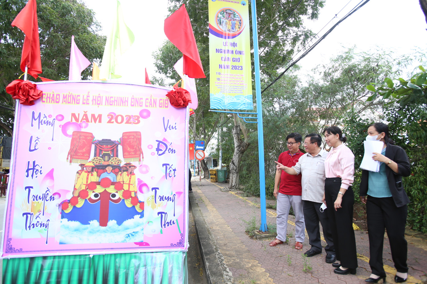 Lễ hội Nghinh Ông - Cần Giờ năm 2023 diễn ra ngày 28, 29, 30/9 (nhằm ngày 14, 15, 16 tháng 8 năm Quý Mão) tại thị trấn Cần Thạnh (huyện Cần Giờ, TPHCM) với chuỗi hoạt động văn hóa - thể thao - nghệ thuật sôi động, phong phú. Lễ hội góp phần phát triển ngành du lịch huyện Cần Giờ.