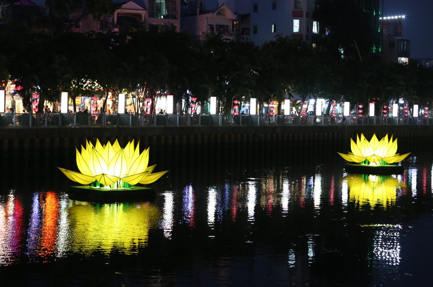 Đây là một việc làm được Giáo hội Phật giáo Việt Nam quận Phú Nhuận và Quan Âm tu viện duy trì thực hiện mỗi dịp Phật đản để cúng dường Đức Phật Thích Ca.