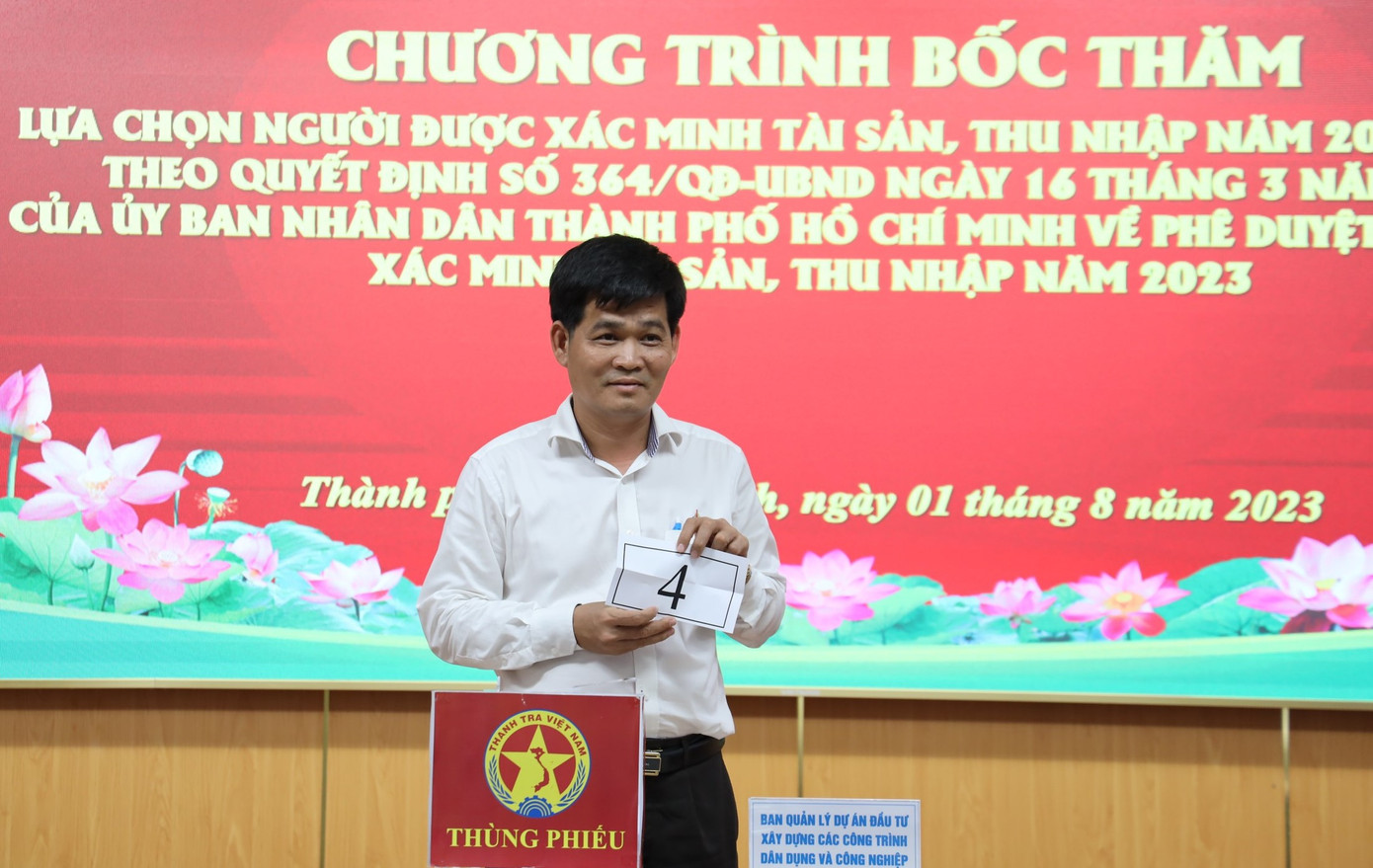 Các đơn vị bốc thăm ngẫu nhiên để xác minh tài sản, thu nhập năm 2023. Ảnh: Thanh tra TPHCM.