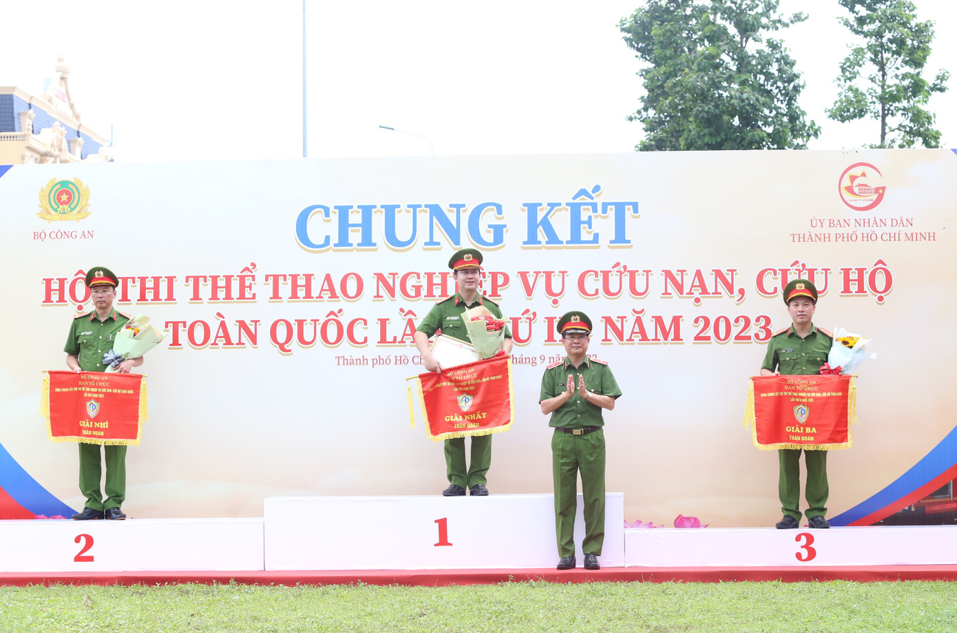Chung cuộc, Ban Tổ chức trao thưởng cho các đơn vị đạt thành tích cao. Kết quả, đội thi Công an TPHCM đã xuất sắc được trao thưởng vị trí Nhất toàn đoàn. Công an tỉnh Sơn La và Công an tỉnh Nam Định lần lượt về Nhì và Ba toàn đoàn. Cùng đó, BTC cũng trao thưởng các vị trí nhất, nhì, ba chung cuộc cho các đơn vị đạt thành tích cao ở 4 nội dung thi.